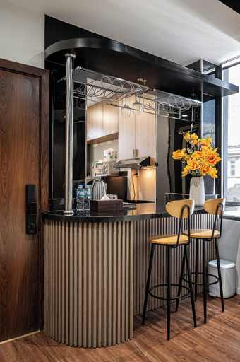 Food & Drinks, A Boi Apartment at District 3, District 3