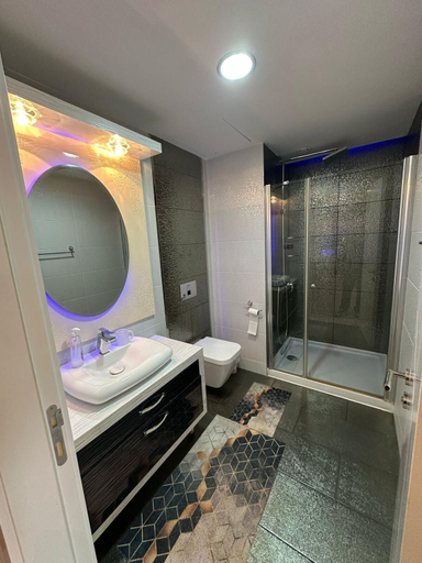 Bathroom 5, Azura Complex, Alanya