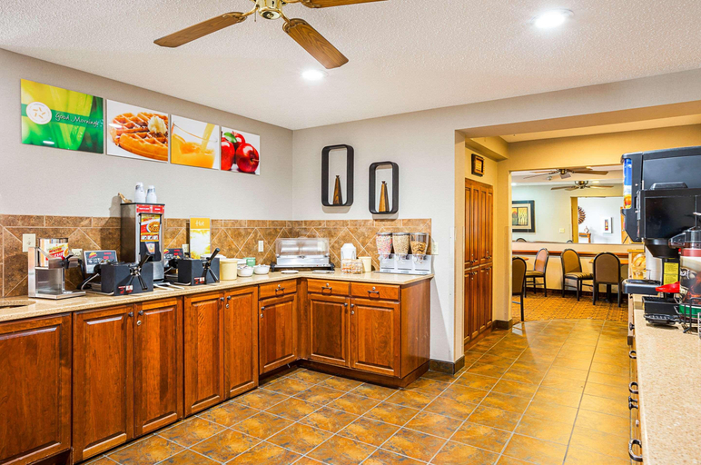 Food & Drinks 5, Quality Inn Mitchell Area, Davison