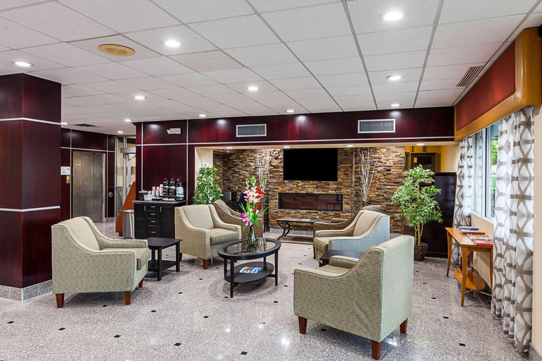 Public Area 2, Quality Inn & Suites Cincinnati Downtown Area, Hamilton