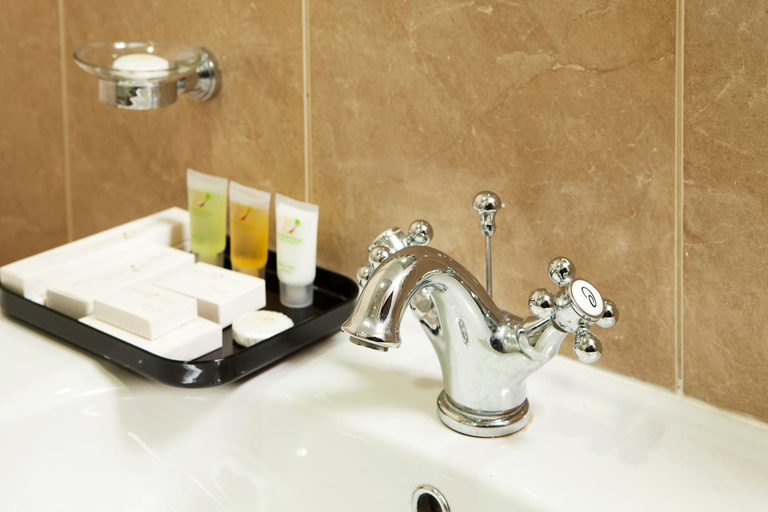 Bathroom 5, Al Waleed Holiday Homes, Dubai