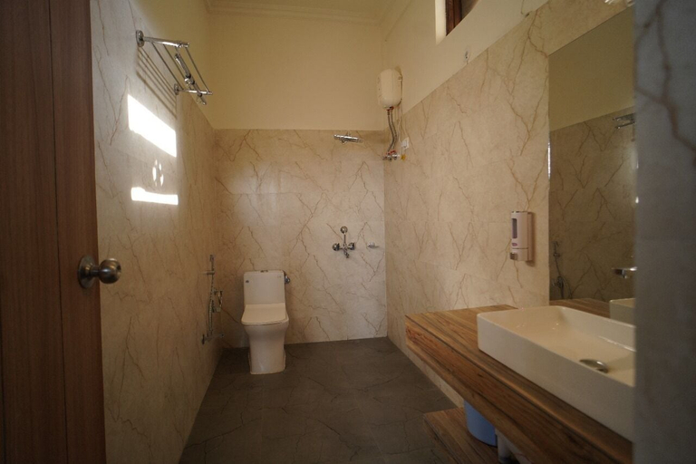 Bathroom, Hotel Valna Estate Mountain View Kausani By HRG, Bageshwar