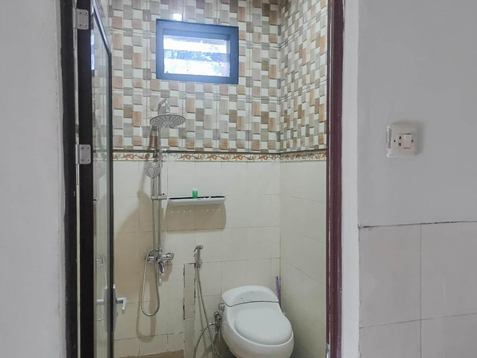 Bathroom 19
