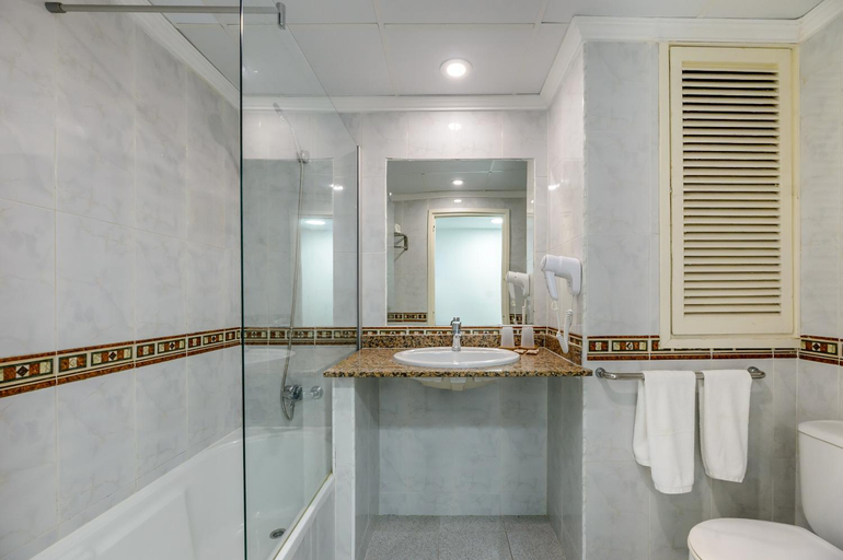 Bathroom 3, Aptos Vibra Riviera, Baleares