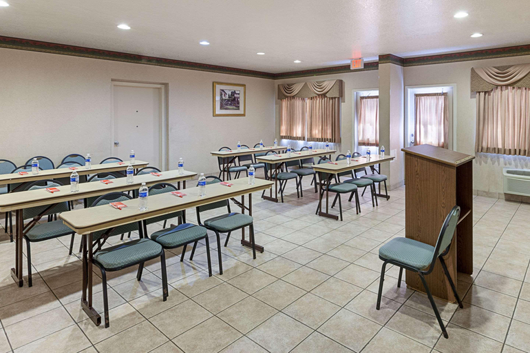 Food & Drinks 5, Econo Lodge Downtown South, Bexar