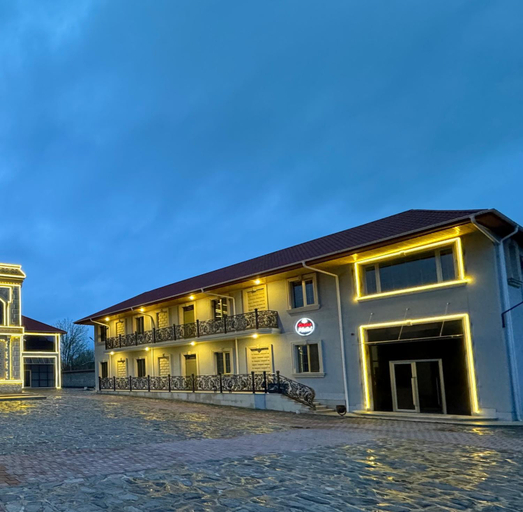 Exterior & Views
