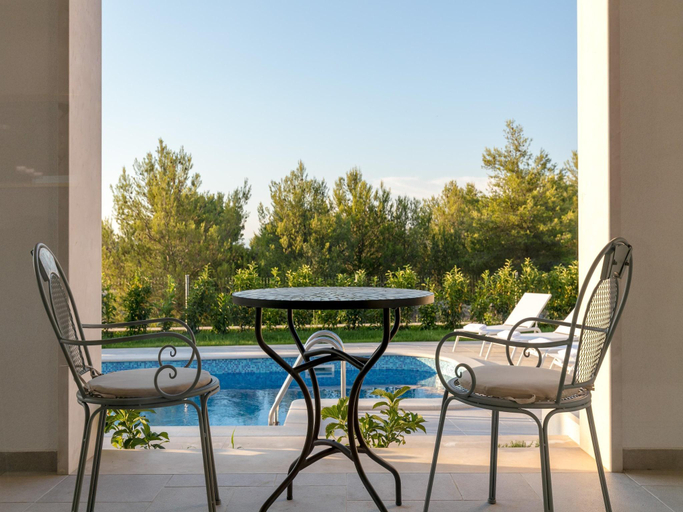 Others 5, Villa on Brac Island near Beach Pool, Milna