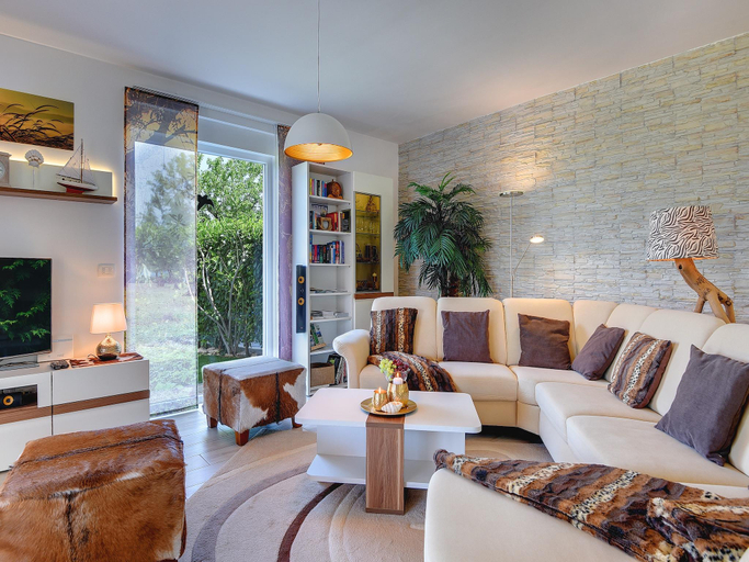 Others 5, Villa in Novigrad with Pool near Beach, Novigrad