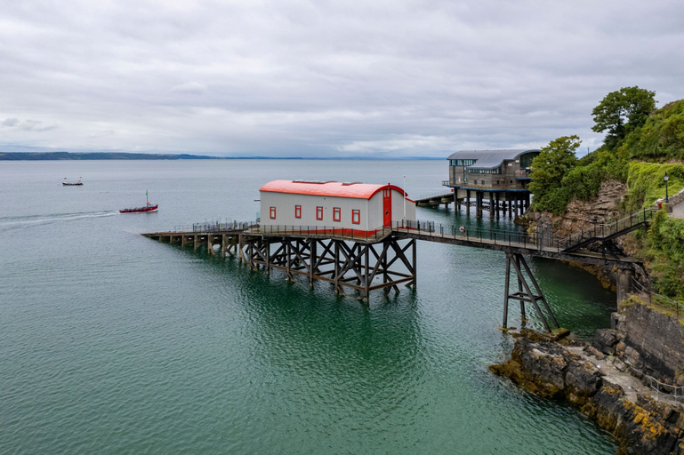 Room 2, Tenby Studio Apartment - Stroll to Beach and Town, Pembrokeshire
