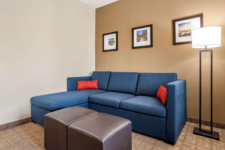 Bedroom 3, Comfort Suites, Warren