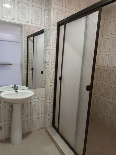 Bathroom 3, buenavista class, Barranquilla