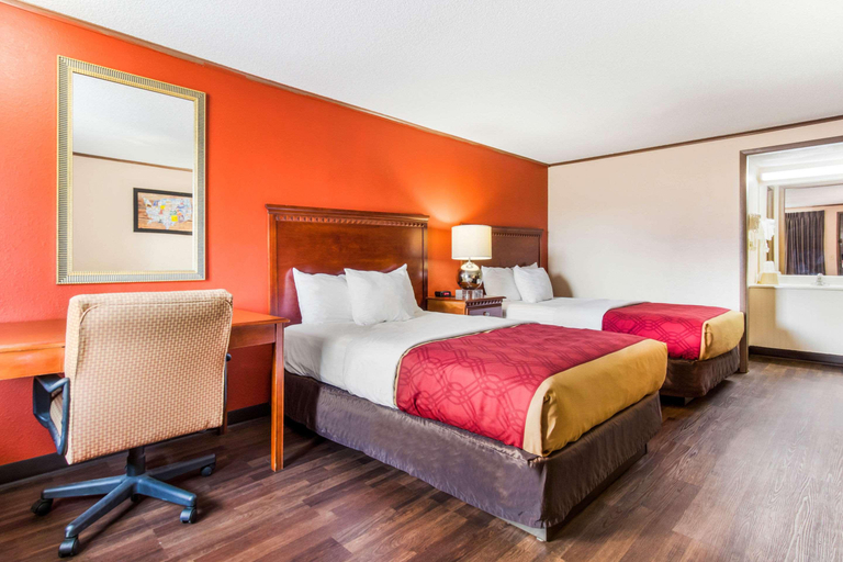 Bedroom 4, Econo Lodge Norwalk, Huron