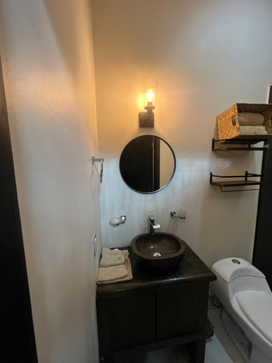Bathroom 3, Kolombrini Hotel, Tlaquepaque