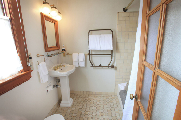 Bathroom 4, The Charles Pacific Grove - Artfully Designed Inclusive Inn, Monterey