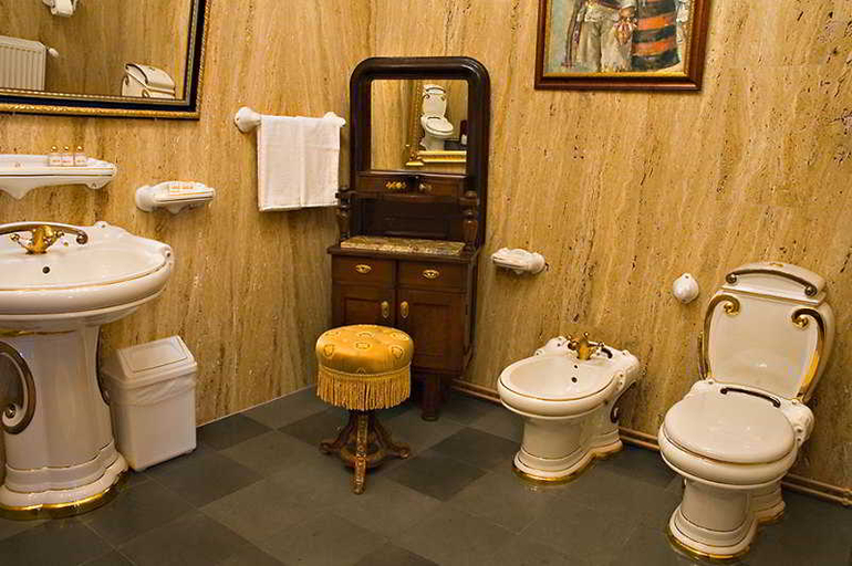 Bathroom 3, Hunter Prince Castle & Dracula, Turda
