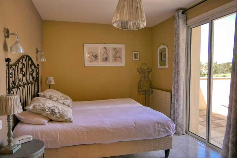 Bedroom 3, Logis Hotel Le Manoir - Luberon, Vaucluse