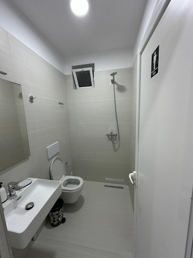 Bathroom 3, Urban Stay Hostel, Sarandës