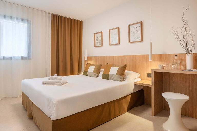 Bedroom 3, Grand Hotel du Golfe, Pyrénées-Orientales