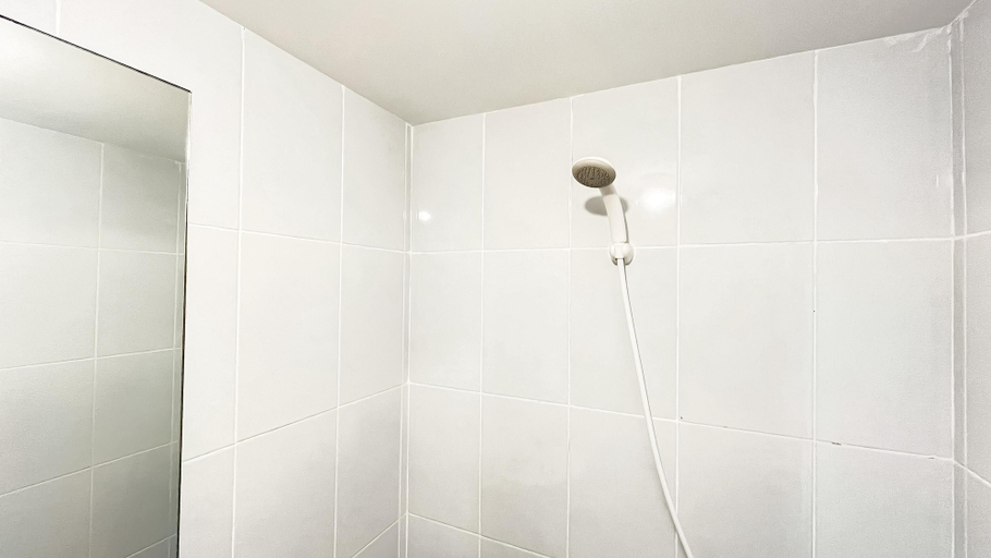 Bathroom 3, Nice and Cozy Studio at Tokyo Riverside PIK 2 Apartment, Tangerang