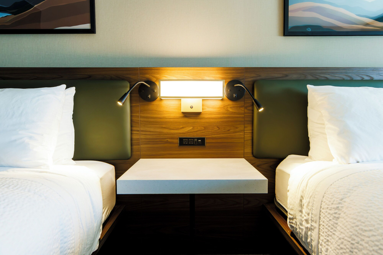 Bedroom 4, Monarch Hotel & Conference Center, Clackamas
