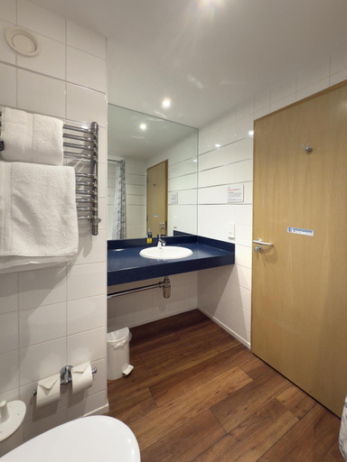 Bathroom 4, RNLI College, Poole