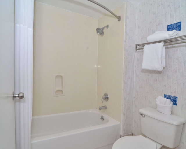 Bathroom 4, Econo Lodge Downtown South, Bexar