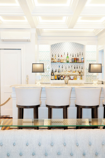 Food & Drinks 5, Topside Inn, Lincoln