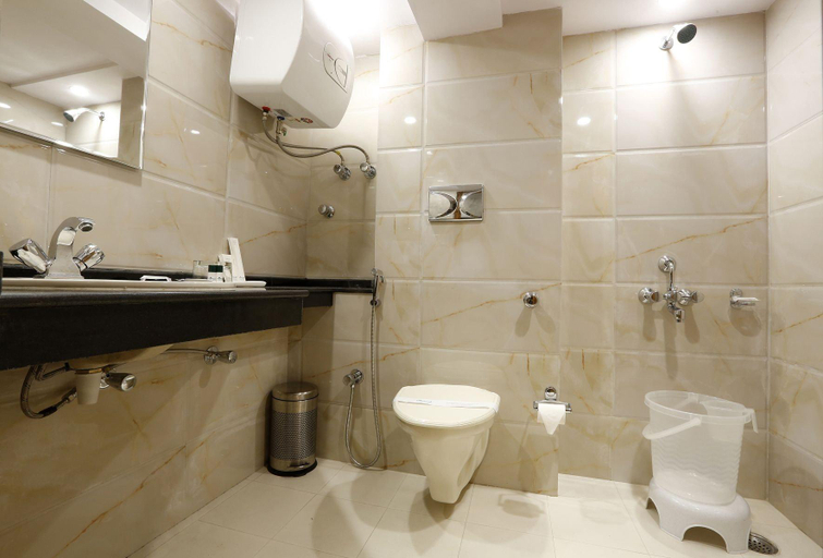 Bathroom 3, Fairmount Shimla Forest Greens, Shimla