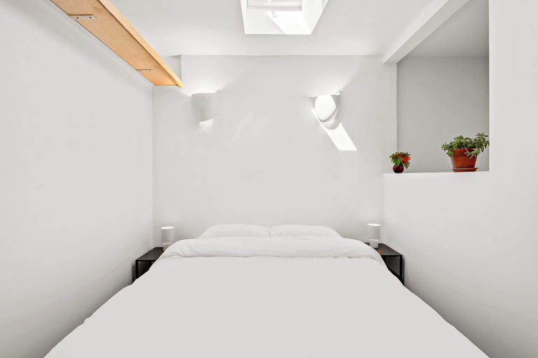 Bedroom 3, Scenic Retreat With Deck & Stunning Views in LA, Los Angeles