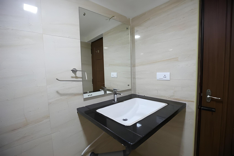 Bathroom 3, HOTEL GOLDEN GATEWAY, Vellore
