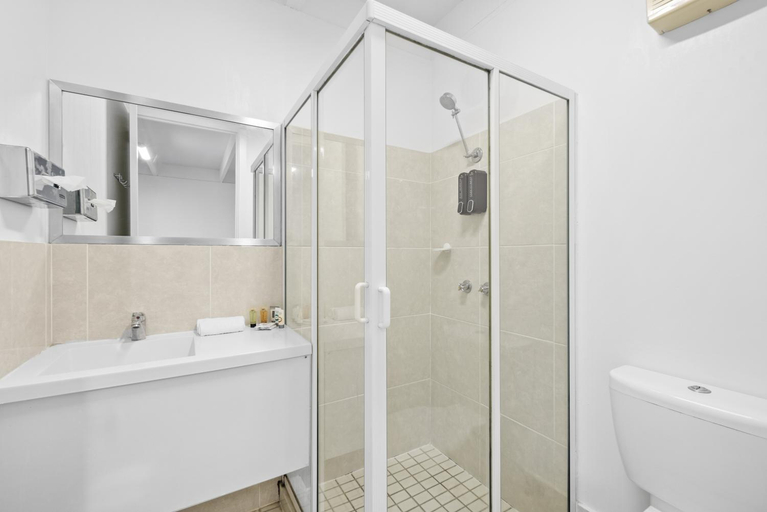 Bathroom 3, Sundown Villas Canberra, Symonston