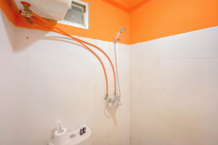 Bathroom 3, The Modern 2BR at Suites @Metro Apartment, Bandung