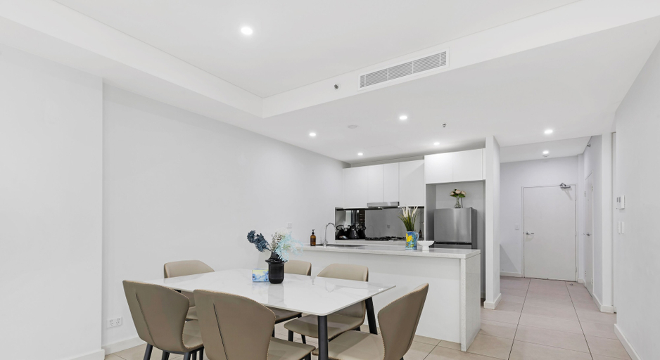 Others 3, Kozyguru | Mascot | 2-Bed Close To Train, Sydney