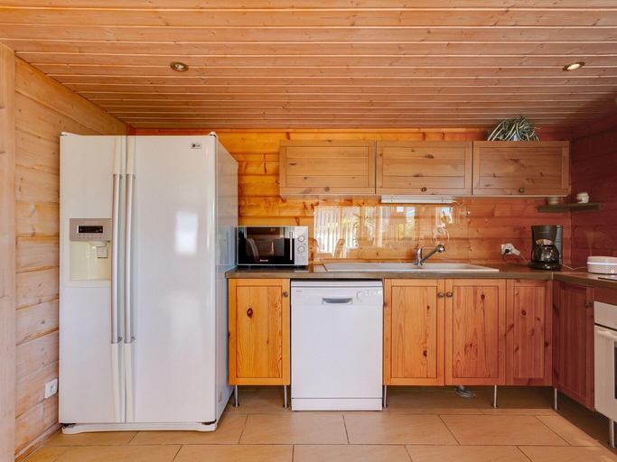 Others 4, Riverside Chalet Retreat, Ardèche