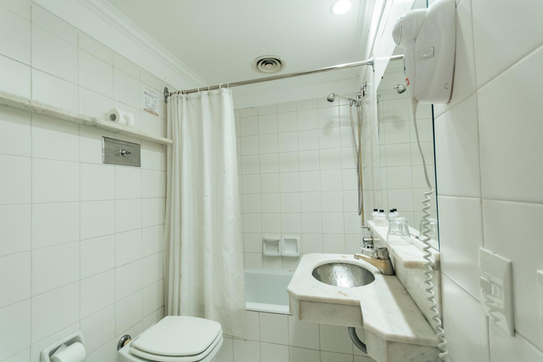 Bathroom 4, Dora Hotel Buenos Aires, Distrito Federal