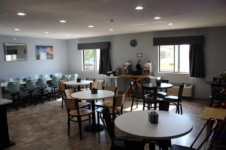 Food & Drinks 5, American Inn And Suites Ionia, Ionia