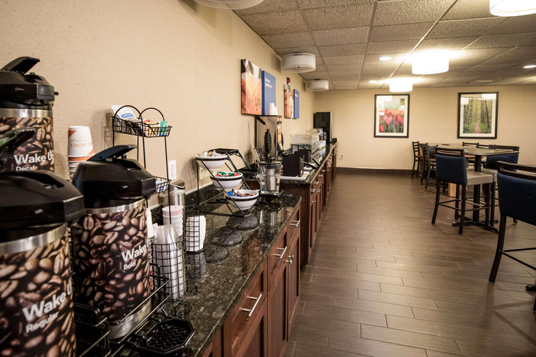 Food & Drinks 5, Comfort Inn & Suites Paw Paw Area, Van Buren
