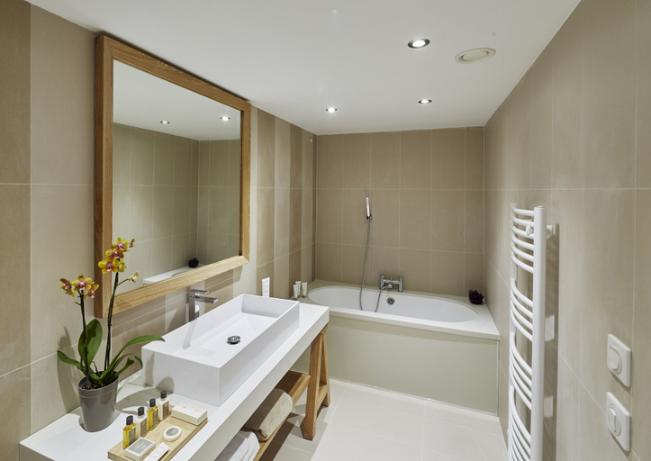 Bathroom 4, Mercure Maintenon, Eure-et-Loir