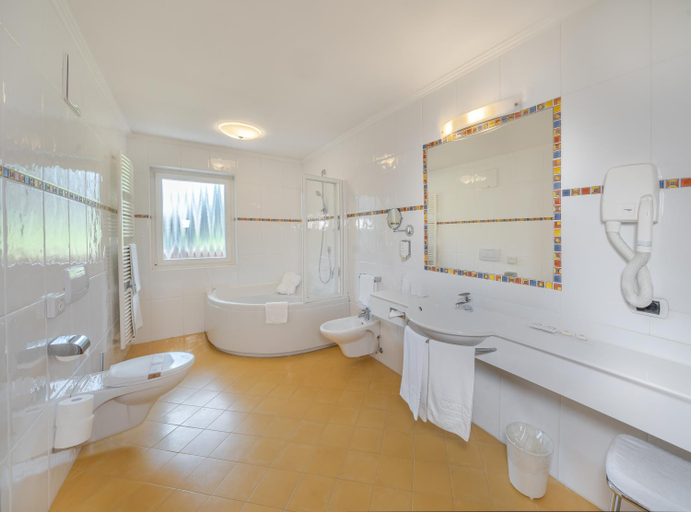 Bathroom 3, Hotel Hell, Bolzano