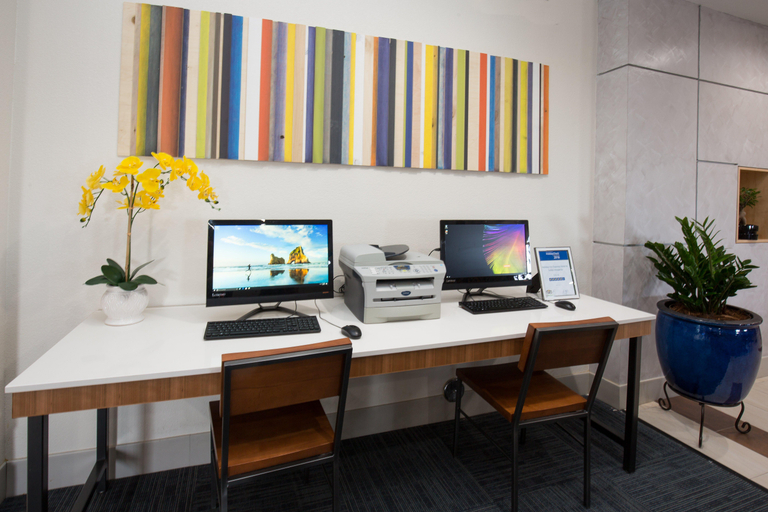 Public Area 3, Holiday Inn Express & Suites HESPERIA by IHG, San Bernardino