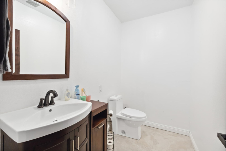 Bathroom 3, Sunny Spanish Villa Pool, Parking & Privacy, Los Angeles