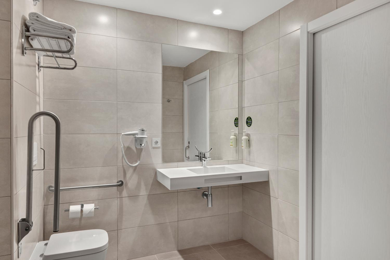 Bathroom 3, B&B Hotel Madrid Fuenlabrada Retail Park, Madrid