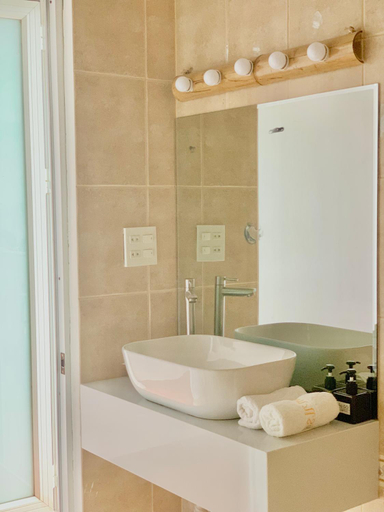 Bathroom 2, A L Y S S A Seaside Muine, Phan Thiết