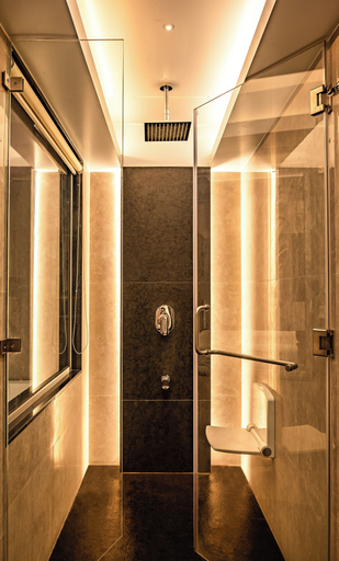 Bathroom 3, Hotel Royal Palace, Jalgaon