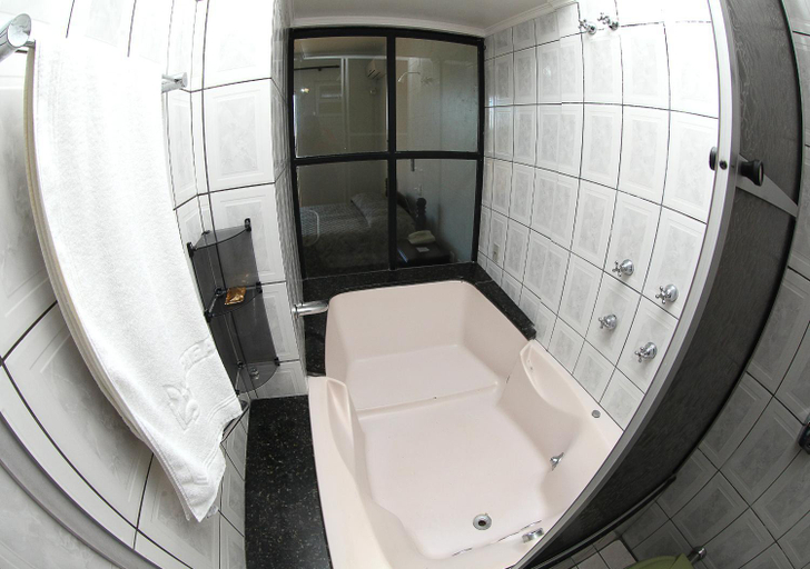 Bathroom 3, Pigatto Hotel, Frederico Westphalen