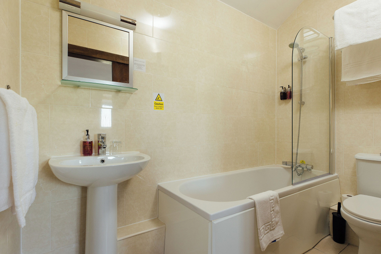Bathroom 3, The Imperial Dragon Hotel, Pembrokeshire