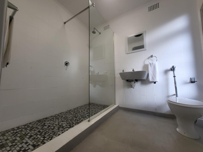 Bathroom, Lake Pleasant Hotel, Eden