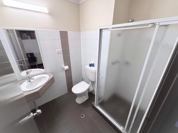 Bathroom 2, Prince of Wales Hotel, Bunbury, Bunbury