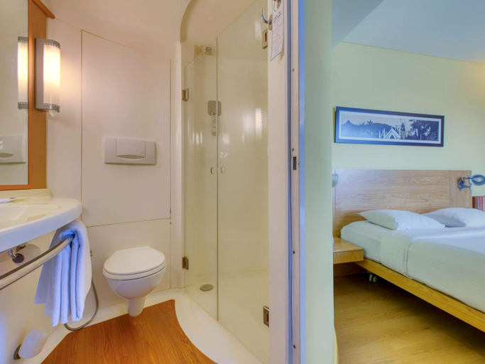 Bathroom 5, ibis Bengaluru Outer Ring Road, Bangalore