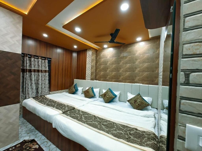 Bedroom, kailash pati guest house, Varanasi